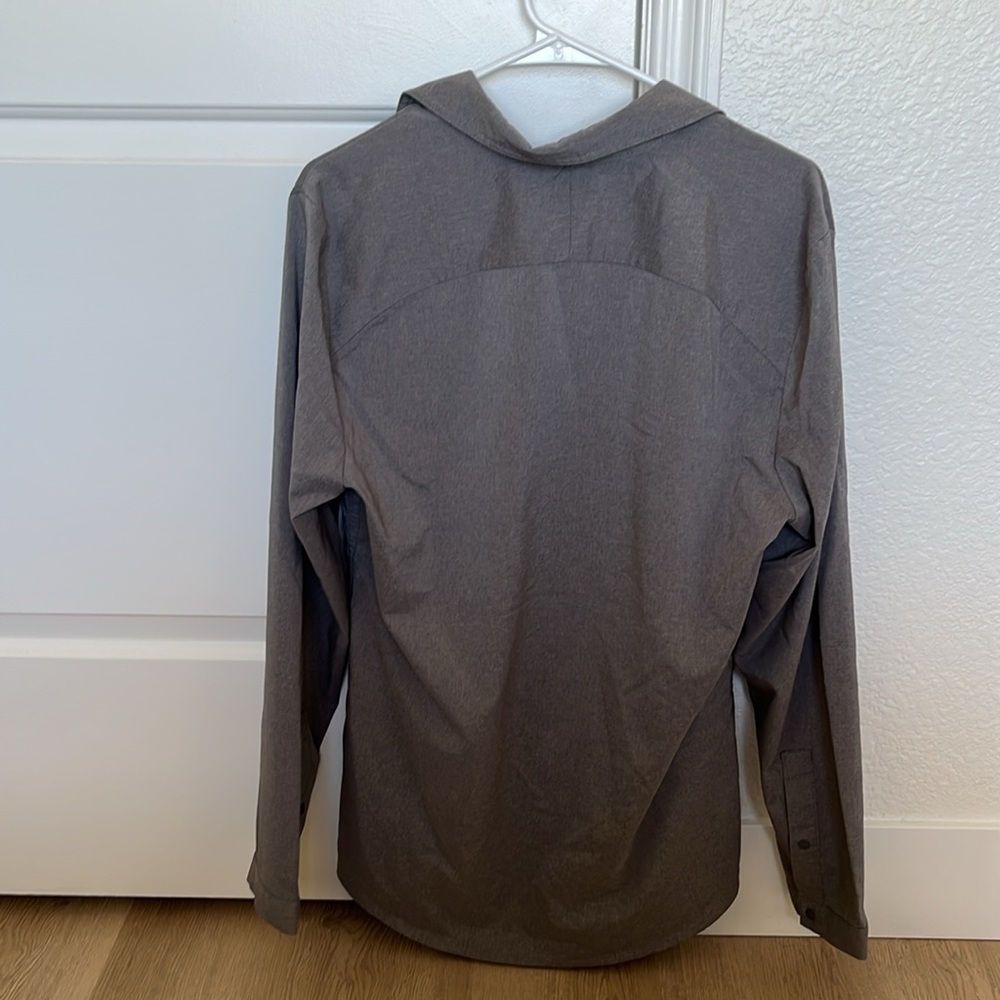 Buttoned shirt - Picture 2 of 7